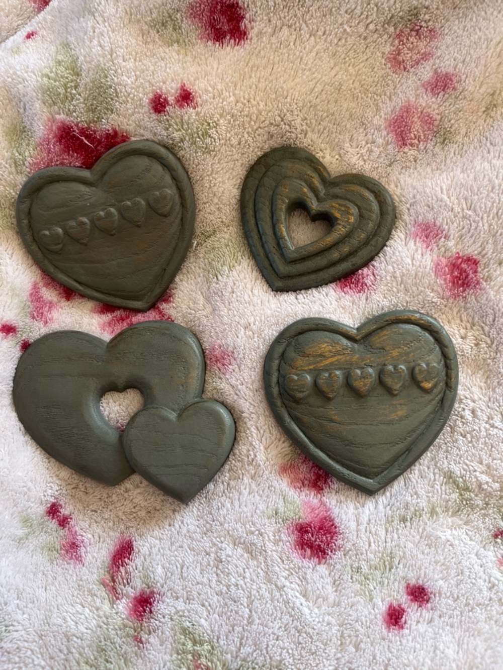 Gray Decorative Heart Plaque Set - 5 Wooden Hearts